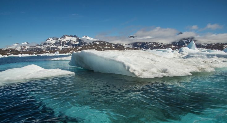 为什么冰会浮在水面上